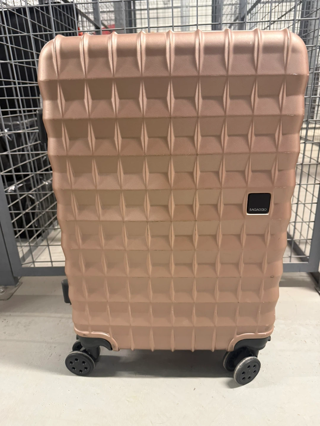 Bagaggio Rose Gold Hardside Spinner Suitcase - photo 2