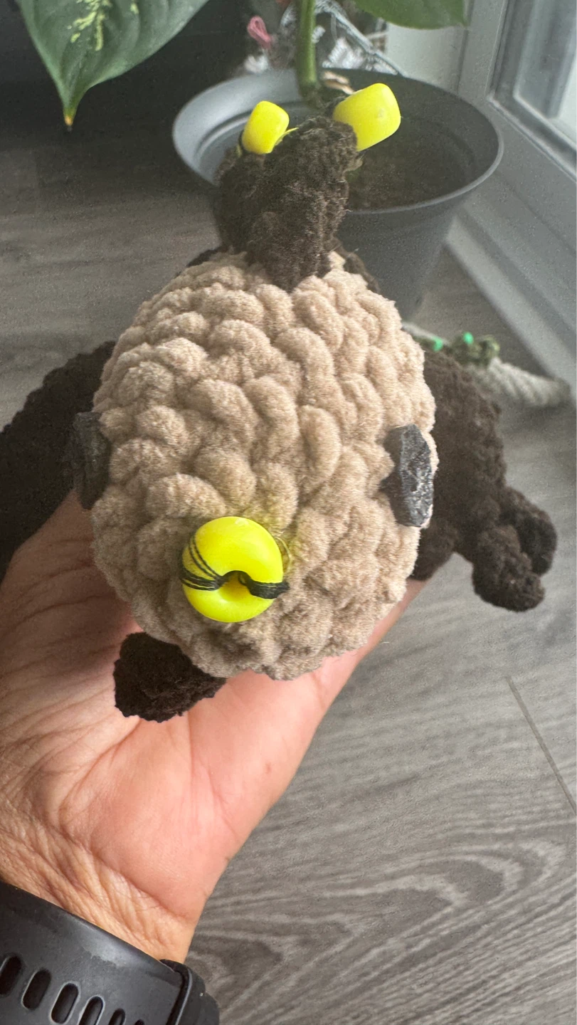 Handmade crochet iguanas emotional support fidget toys - photo 4