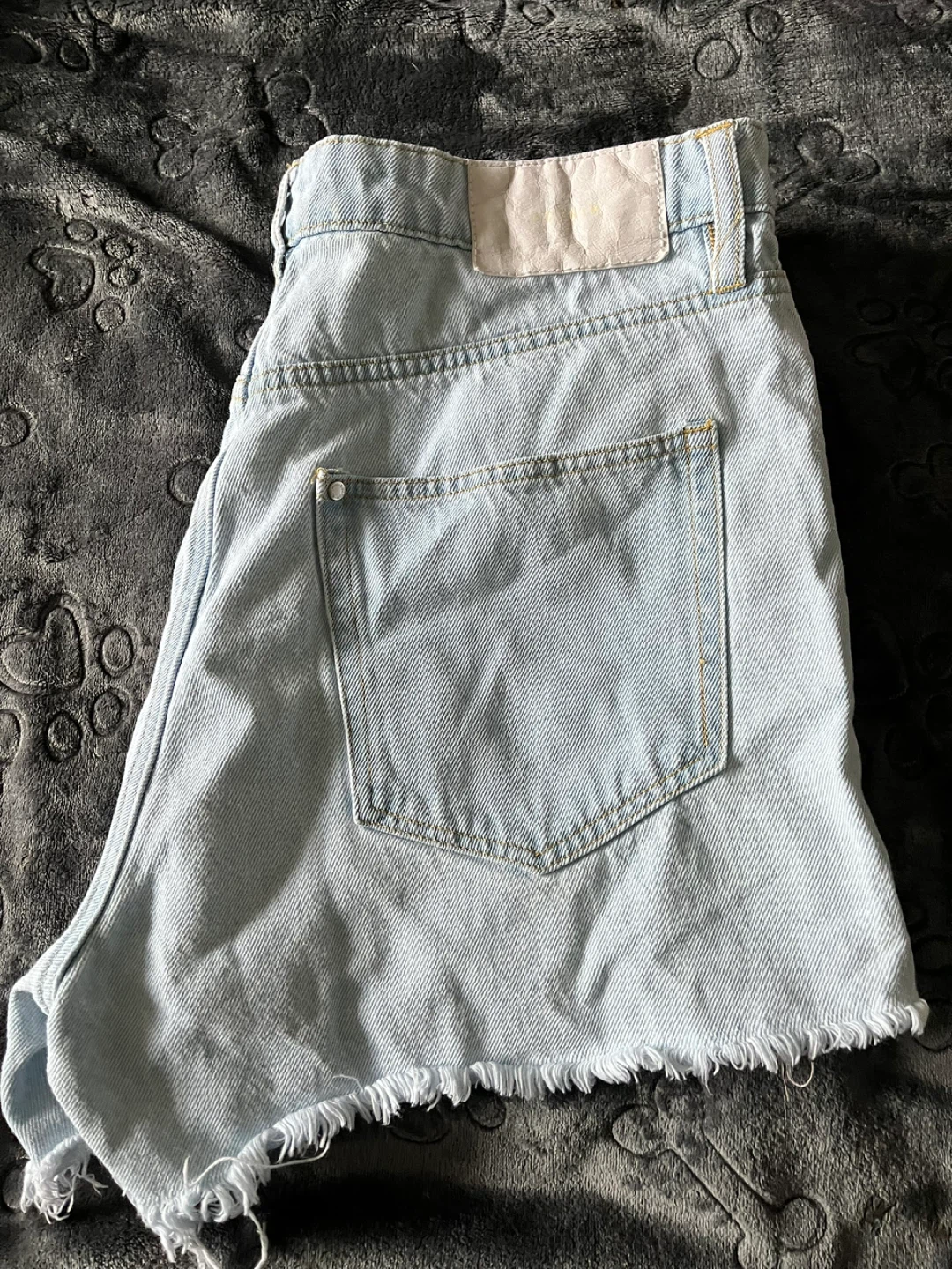 H&M Light Wash Denim Cutoff Shorts - photo 3
