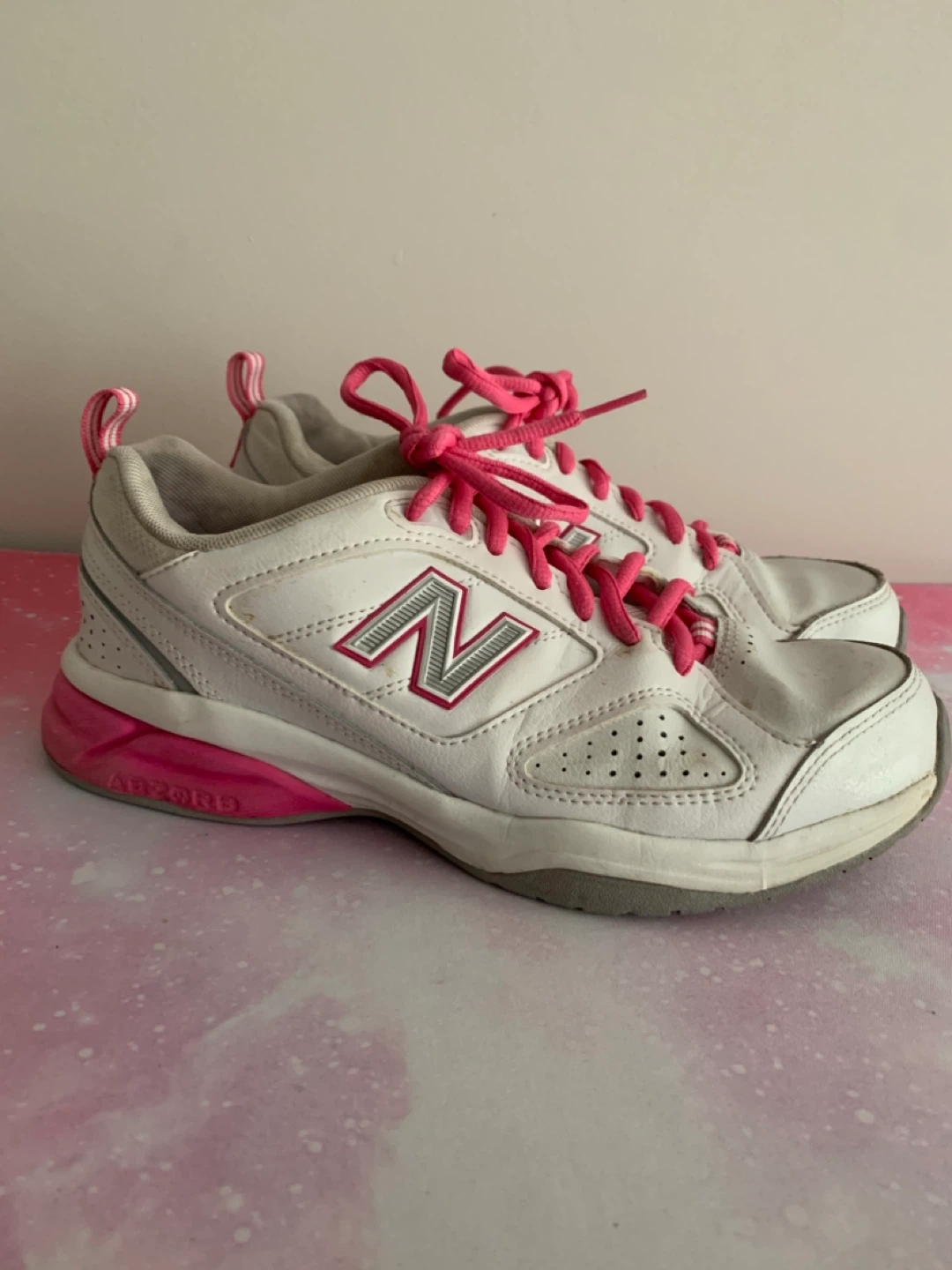 New Balance Women's Athletic Shoes White Pink Size 8