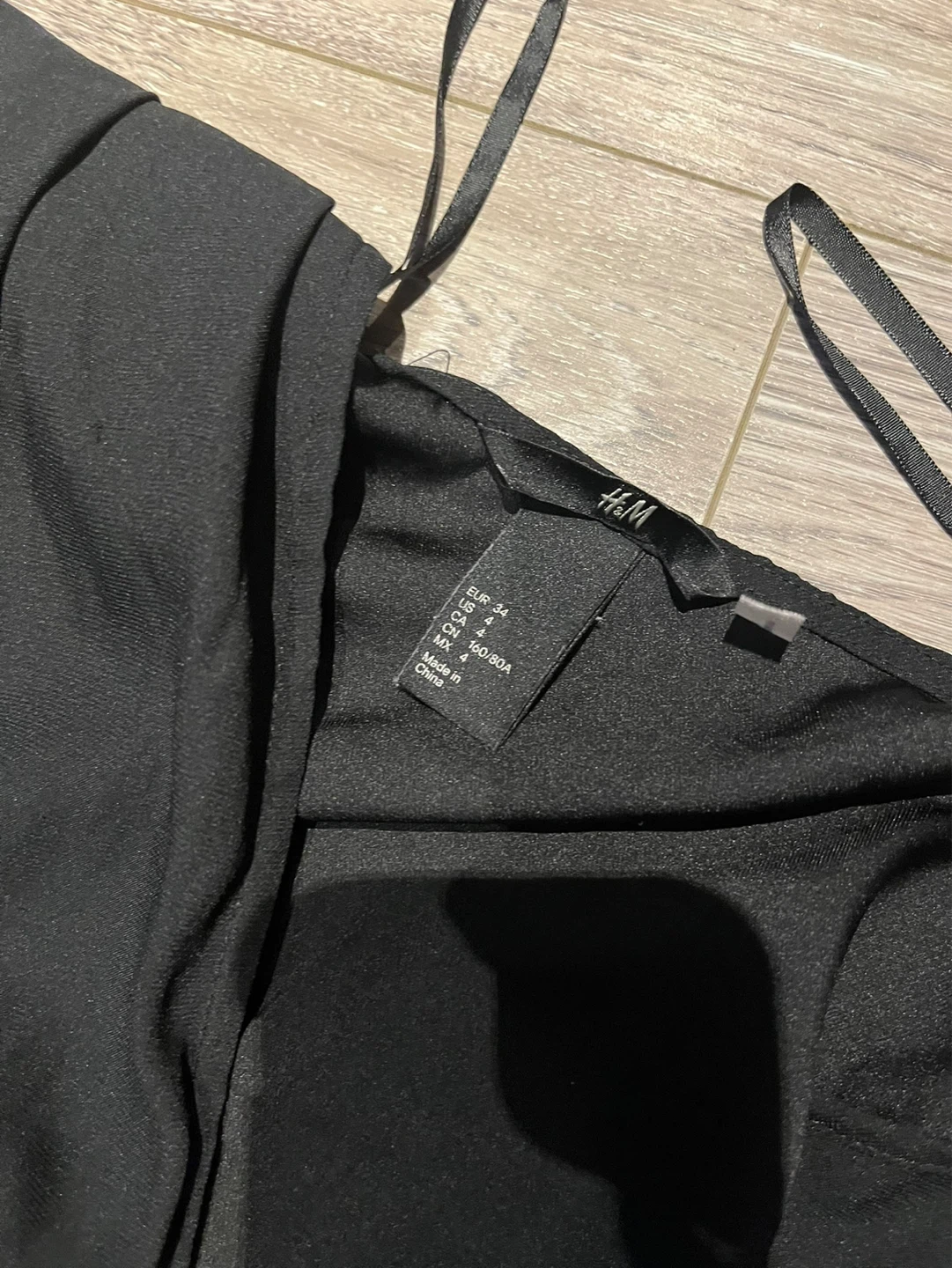 H&M Black V-Neck Midi Dress with Zipper - photo 3