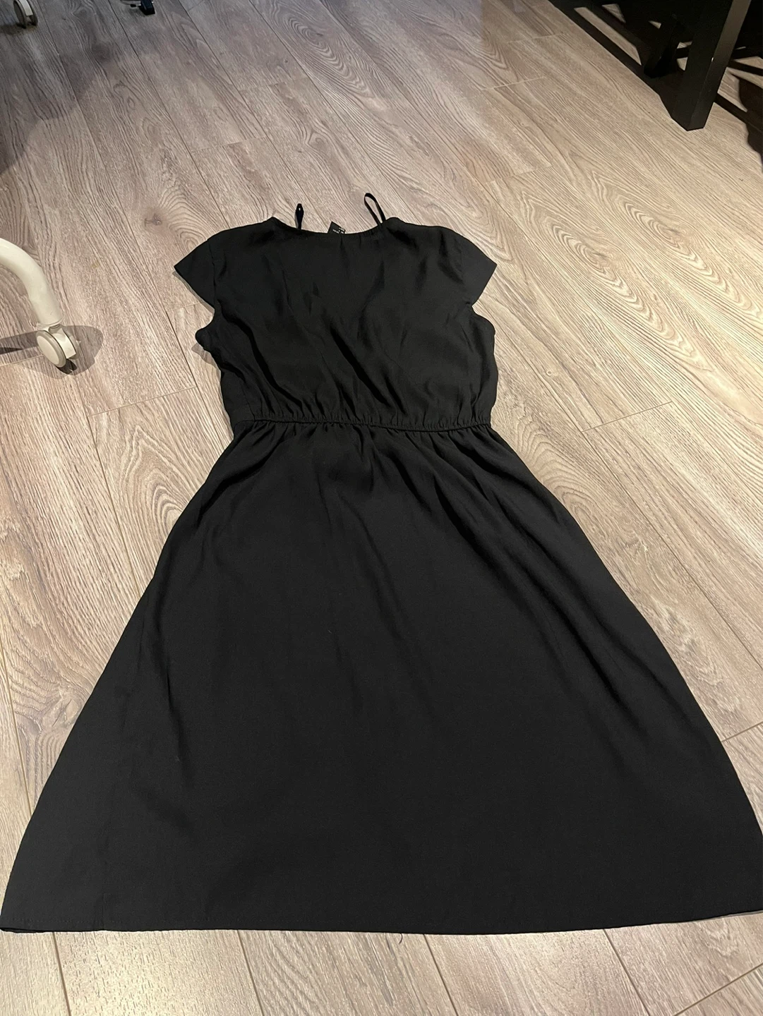 H&M Black V-Neck Midi Dress with Zipper - photo 2