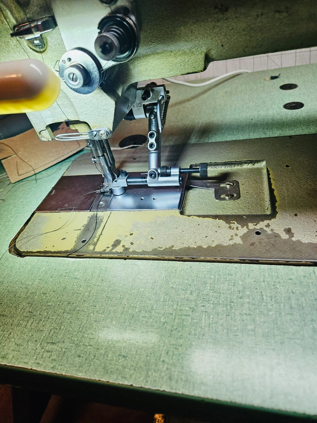 Pfaff Industrial Sewing Machine with Motor and Accessories - photo 5
