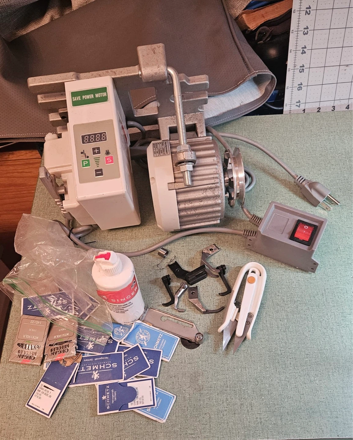Pfaff Industrial Sewing Machine with Motor and Accessories - photo 2