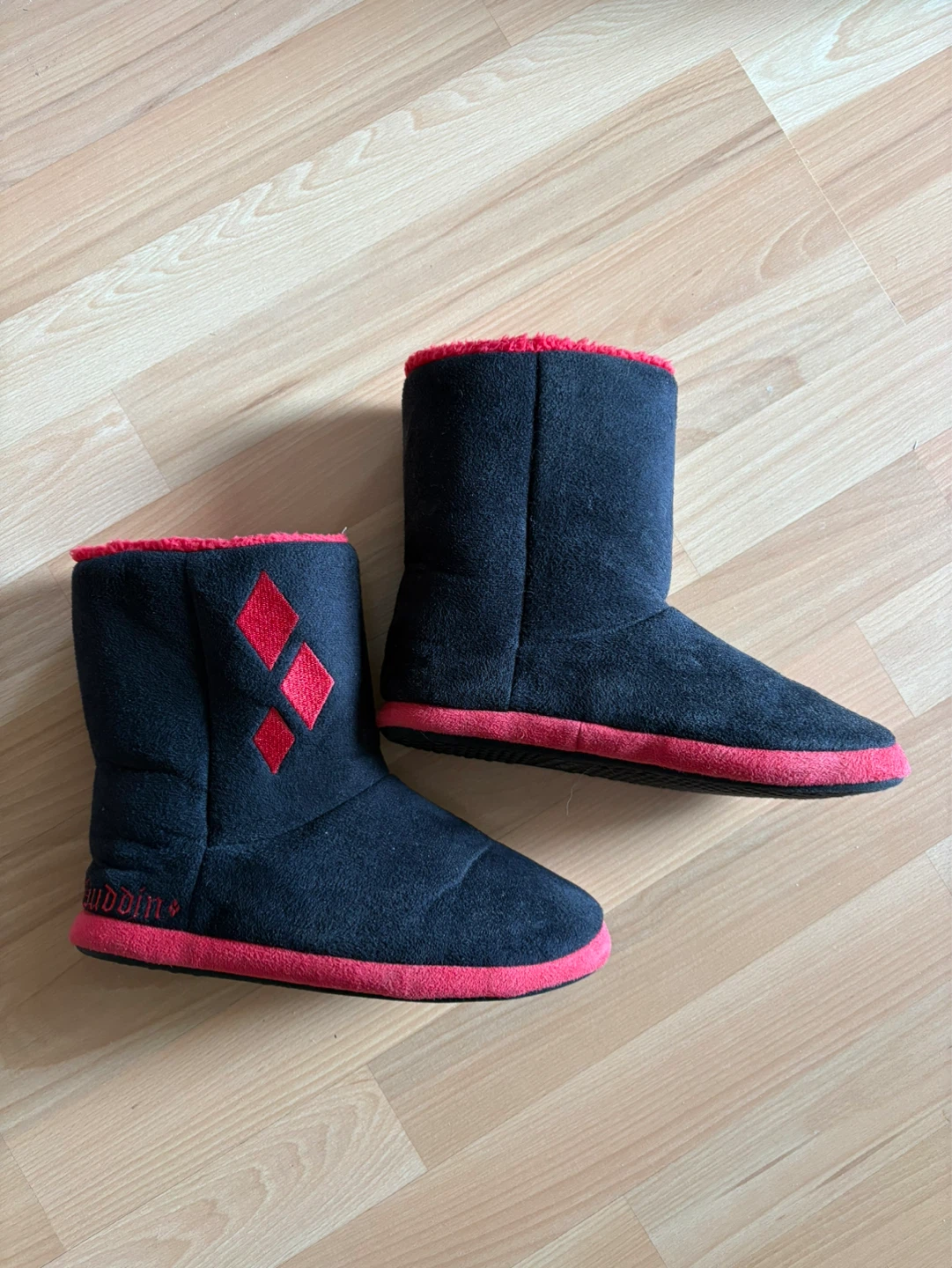 Fun Harley Quinn Slippers Size Medium 7/8 $5 firm