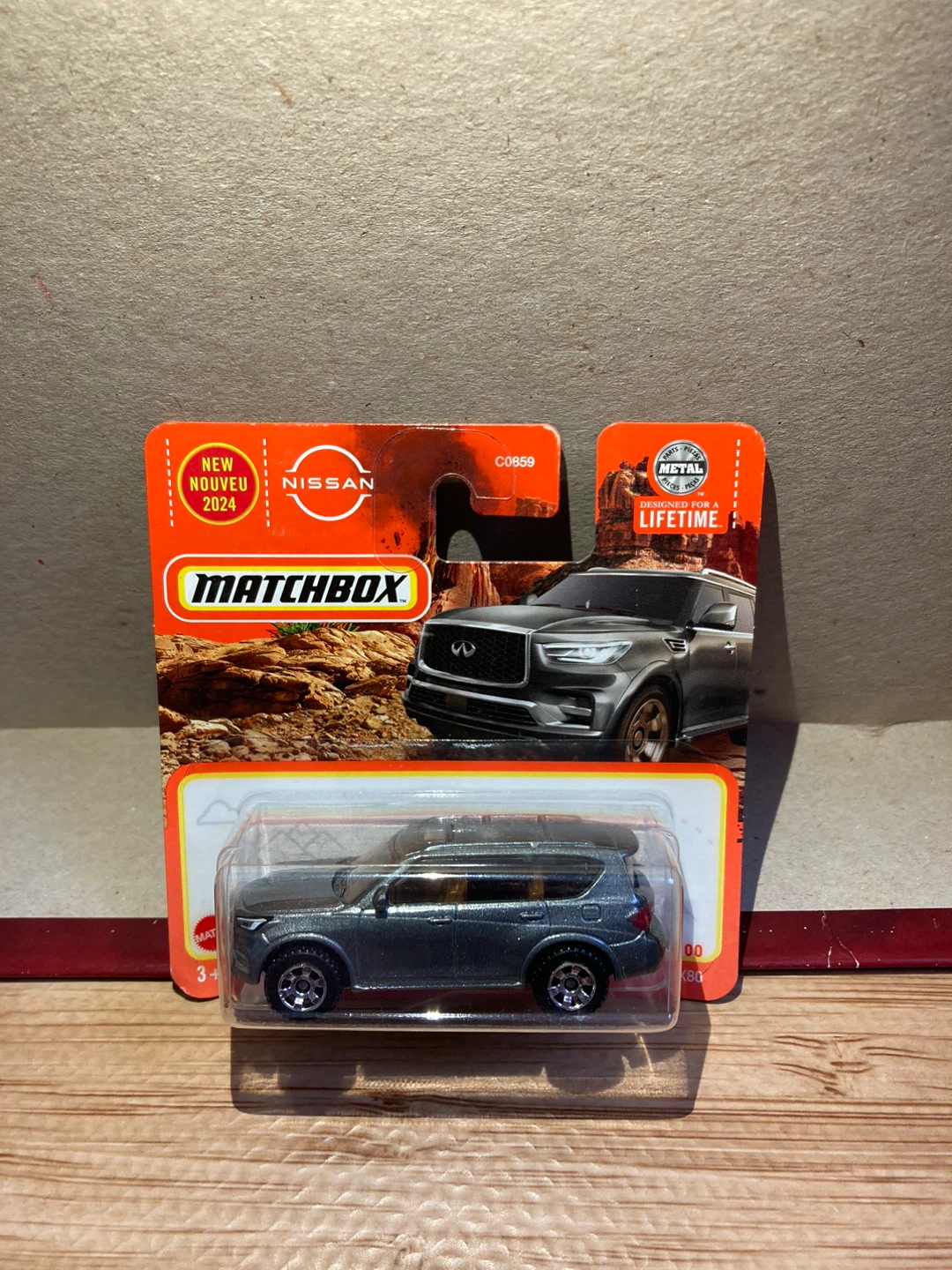 Matchbox / 2022 Infinit QX80 / Gray