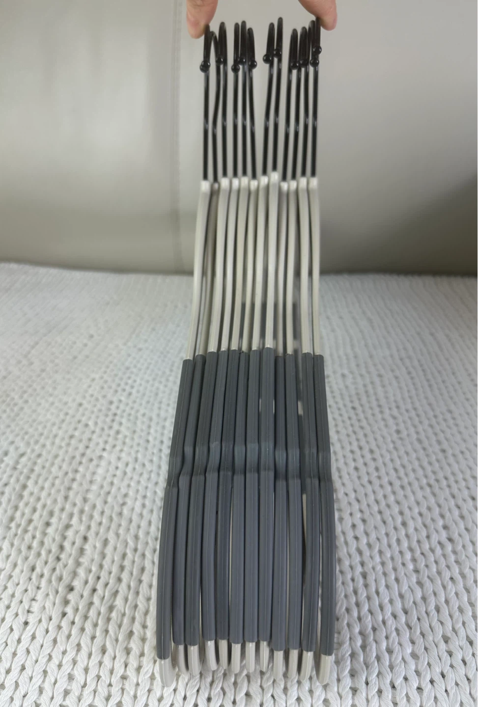 Set of 12 Non-Slip Slim Clothes Hangers Grey Plastic - photo 4