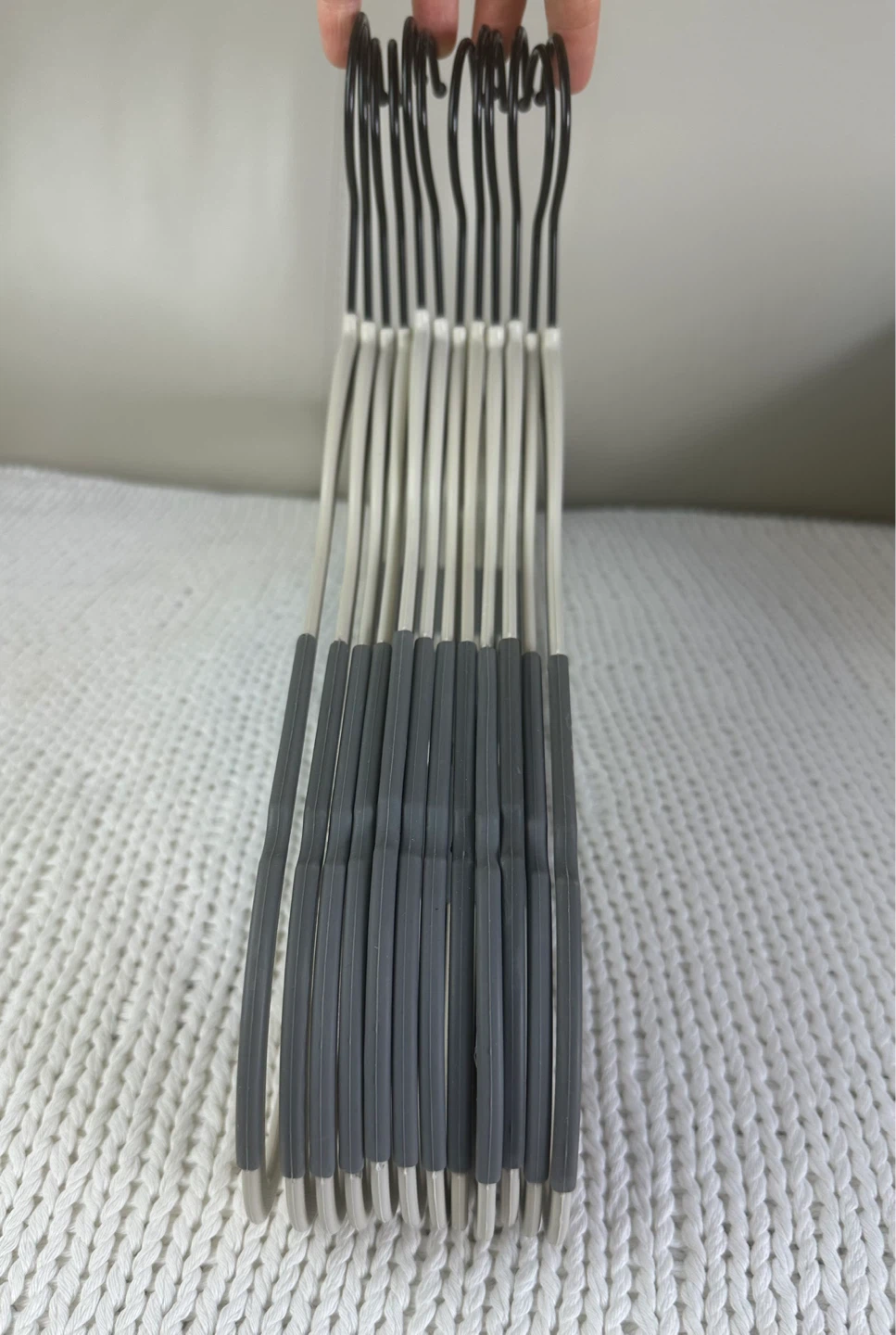 Set of 12 Non-Slip Slim Clothes Hangers Grey Plastic - photo 3