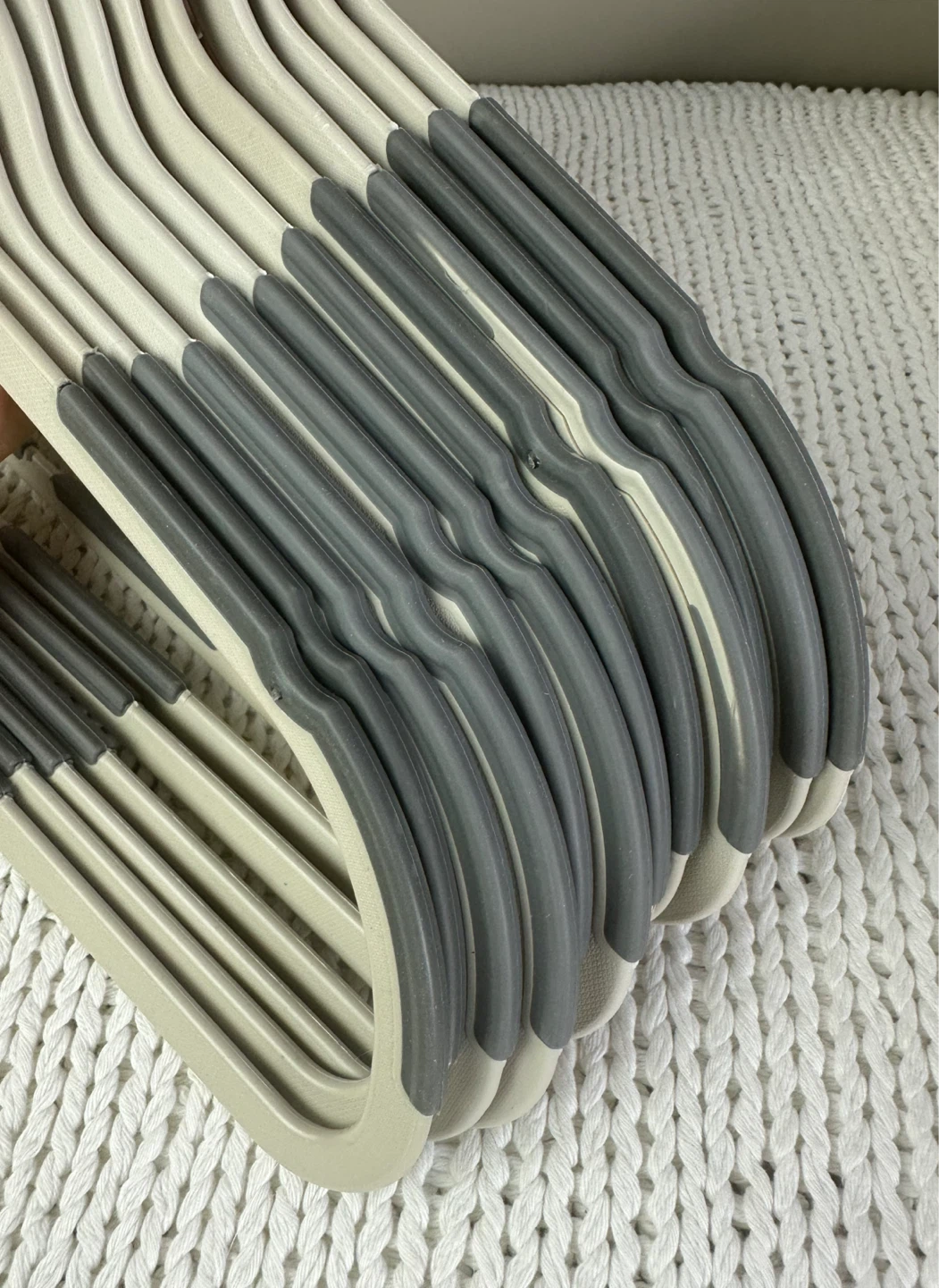 Set of 12 Non-Slip Slim Clothes Hangers Grey Plastic - photo 2
