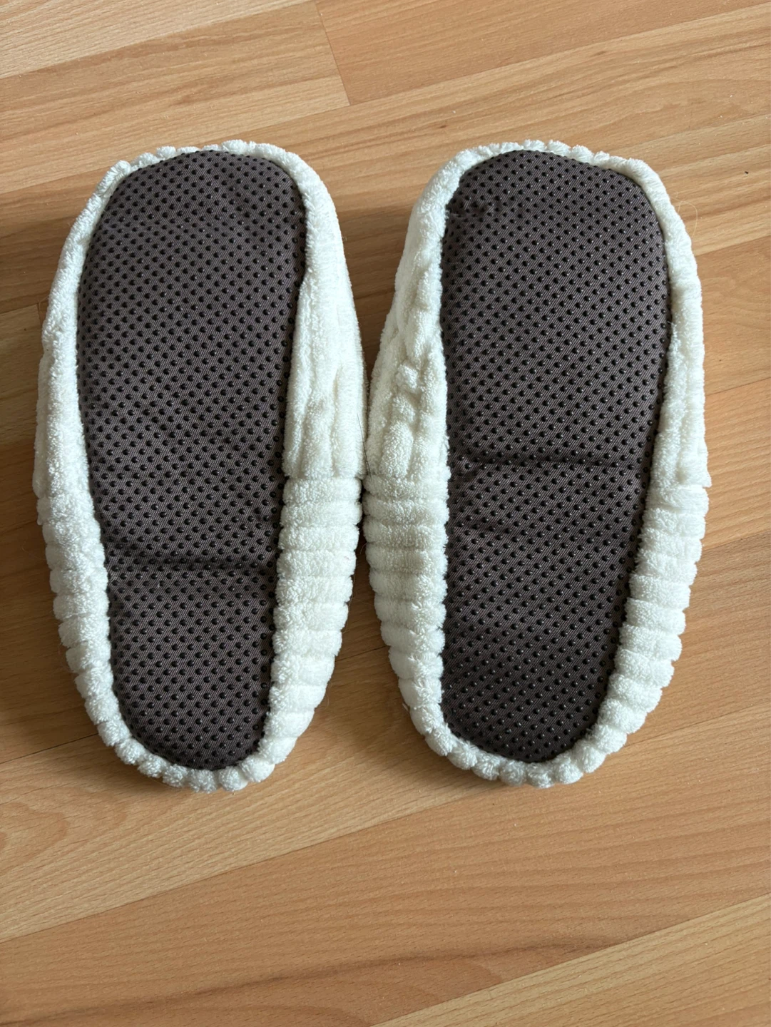 Heatable Slippers Beige Small/Medium  $15 firm - photo 3