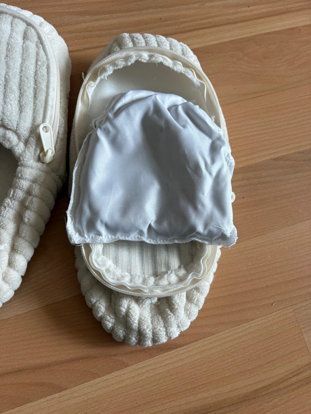 Heatable Slippers Beige Small/Medium  $15 firm - photo 4