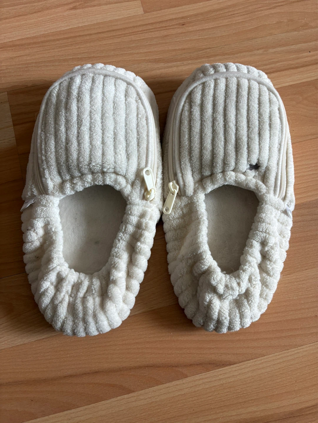 Heatable Slippers Beige Small/Medium  $15 firm - photo 2
