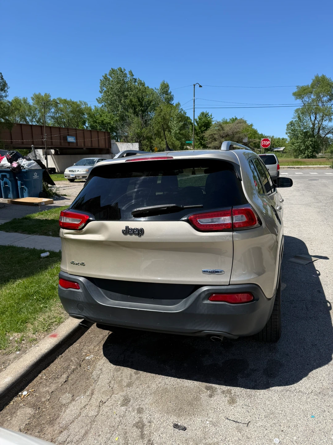 Jeep Cherokee - photo 3
