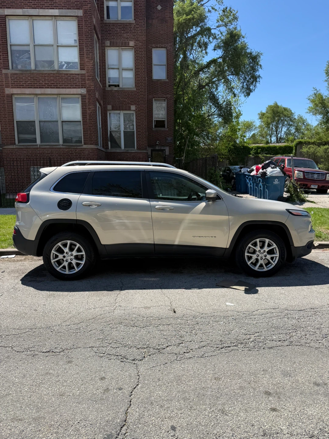 Jeep Cherokee - photo 2