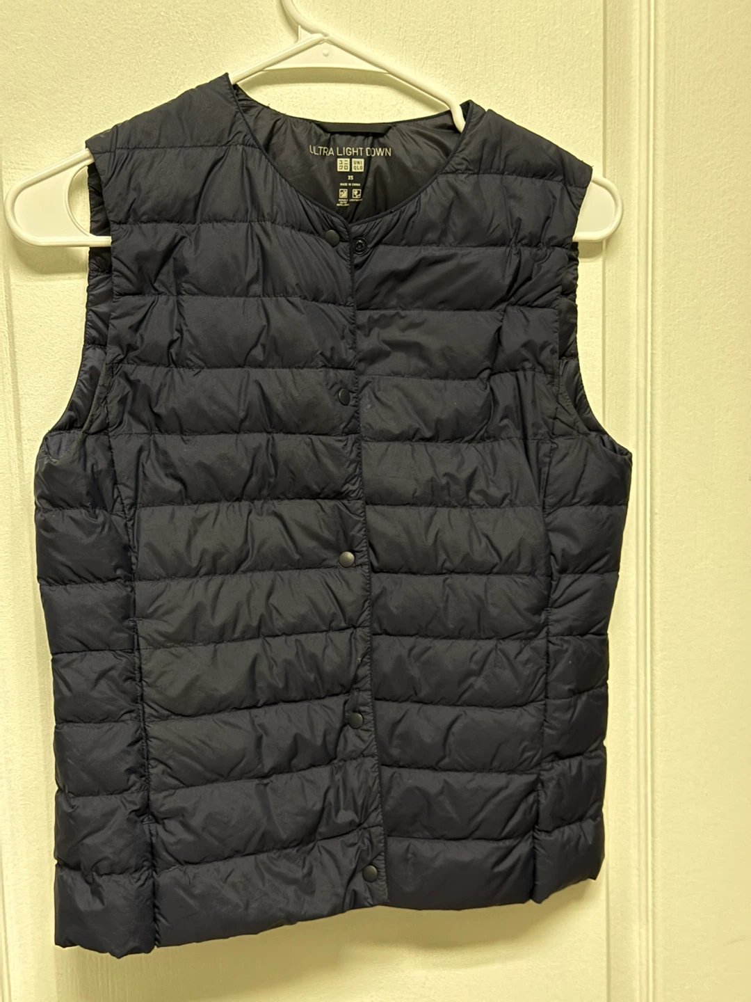 Uniqlo Ultra Light Down Vest XS Navy - photo 2