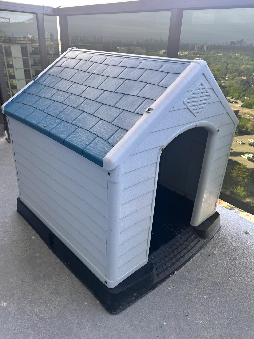 Plastic Dog House - Blue Roof - photo 3