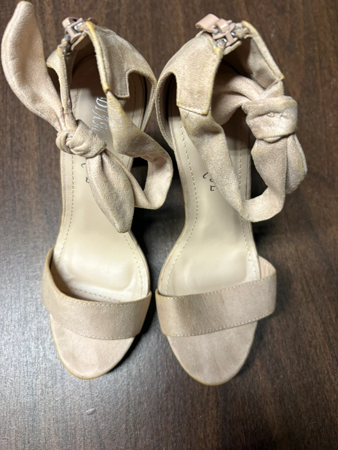 OLAMANTIQUE Beige Suede Bow Heels 👠 sz 36