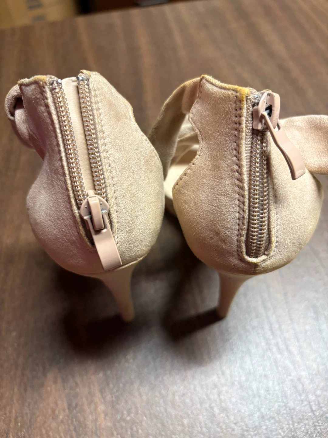 OLAMANTIQUE Beige Suede Bow Heels 👠 sz 36 - photo 2