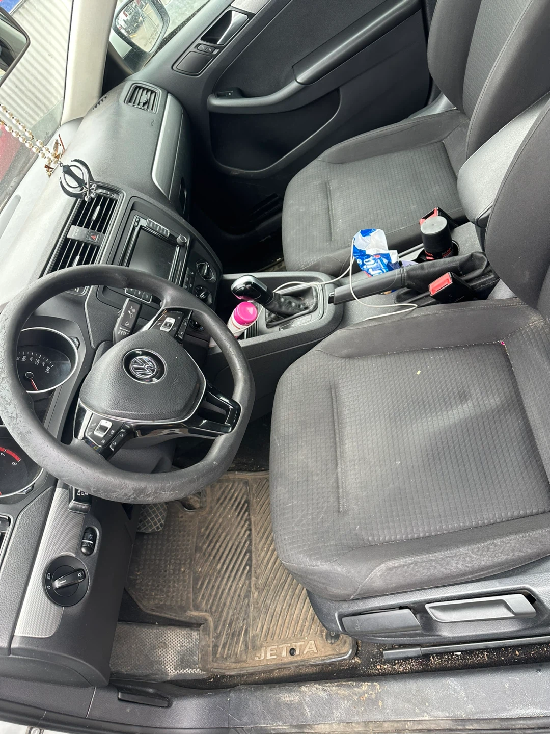 White Volkswagen Jetta TSI - photo 3
