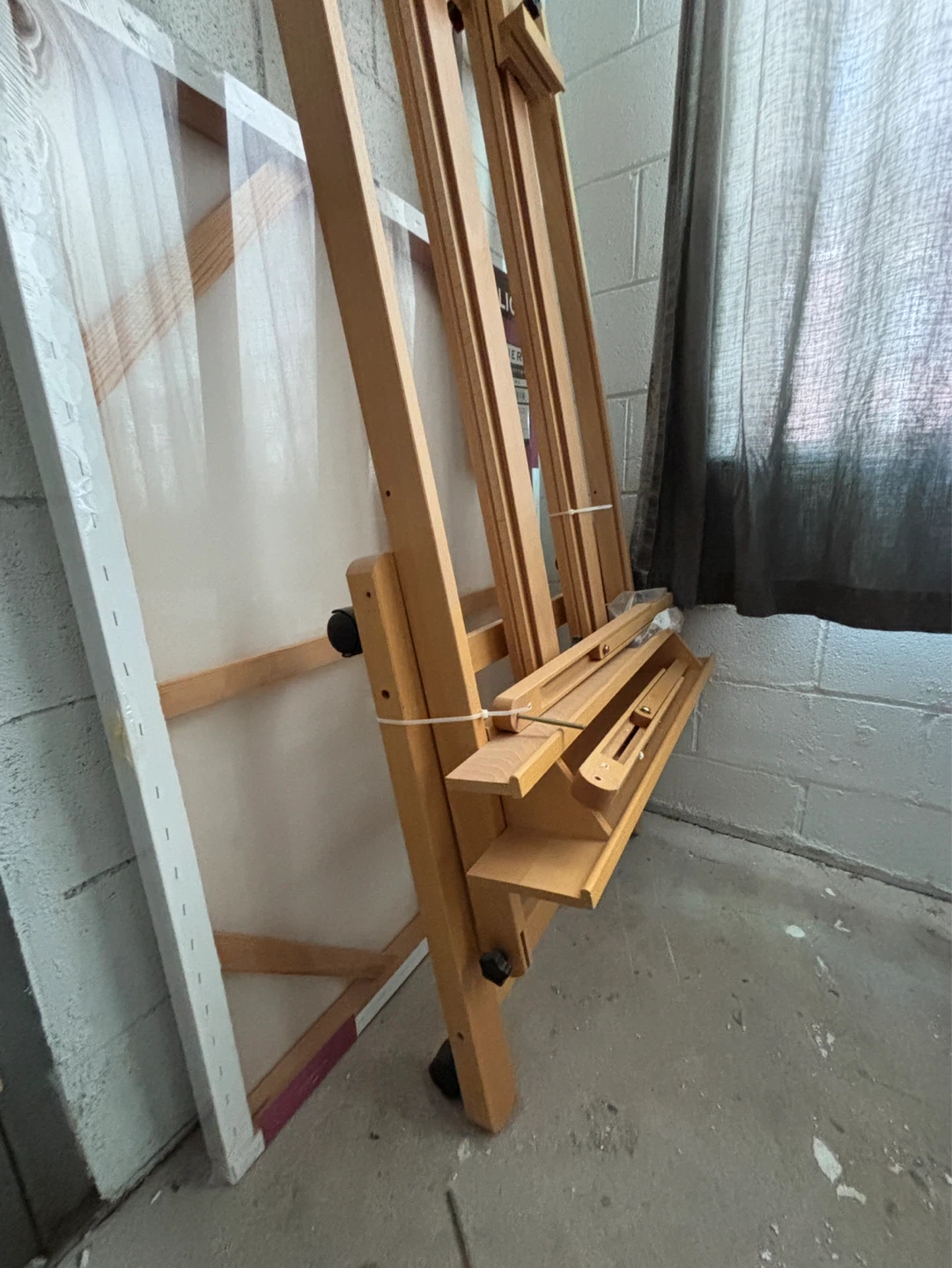 Blick H-Frame Easel & 2 Canvases - photo 3