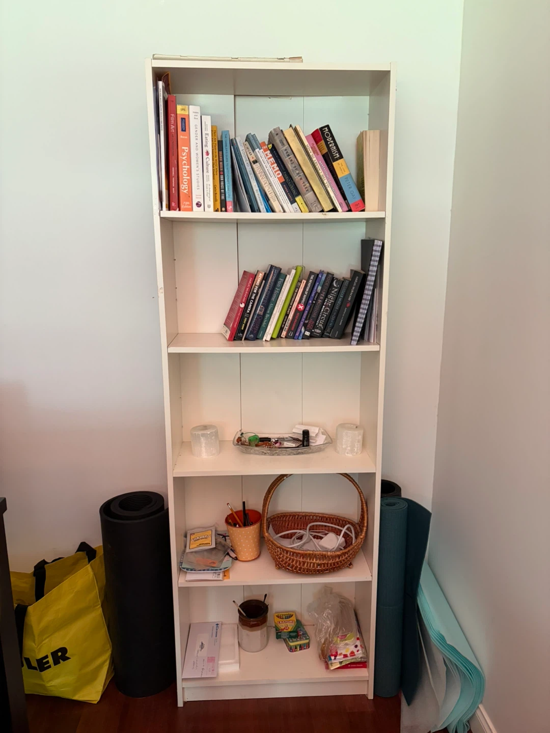 White bookshelf/storage shelf
