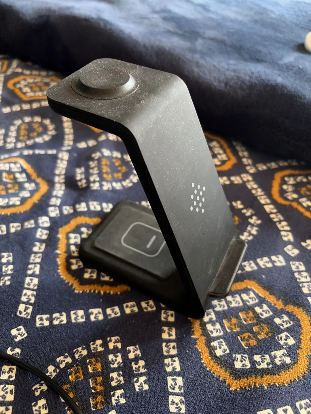 Black Wireless Charging Stand with USB-C Cable and Adapter