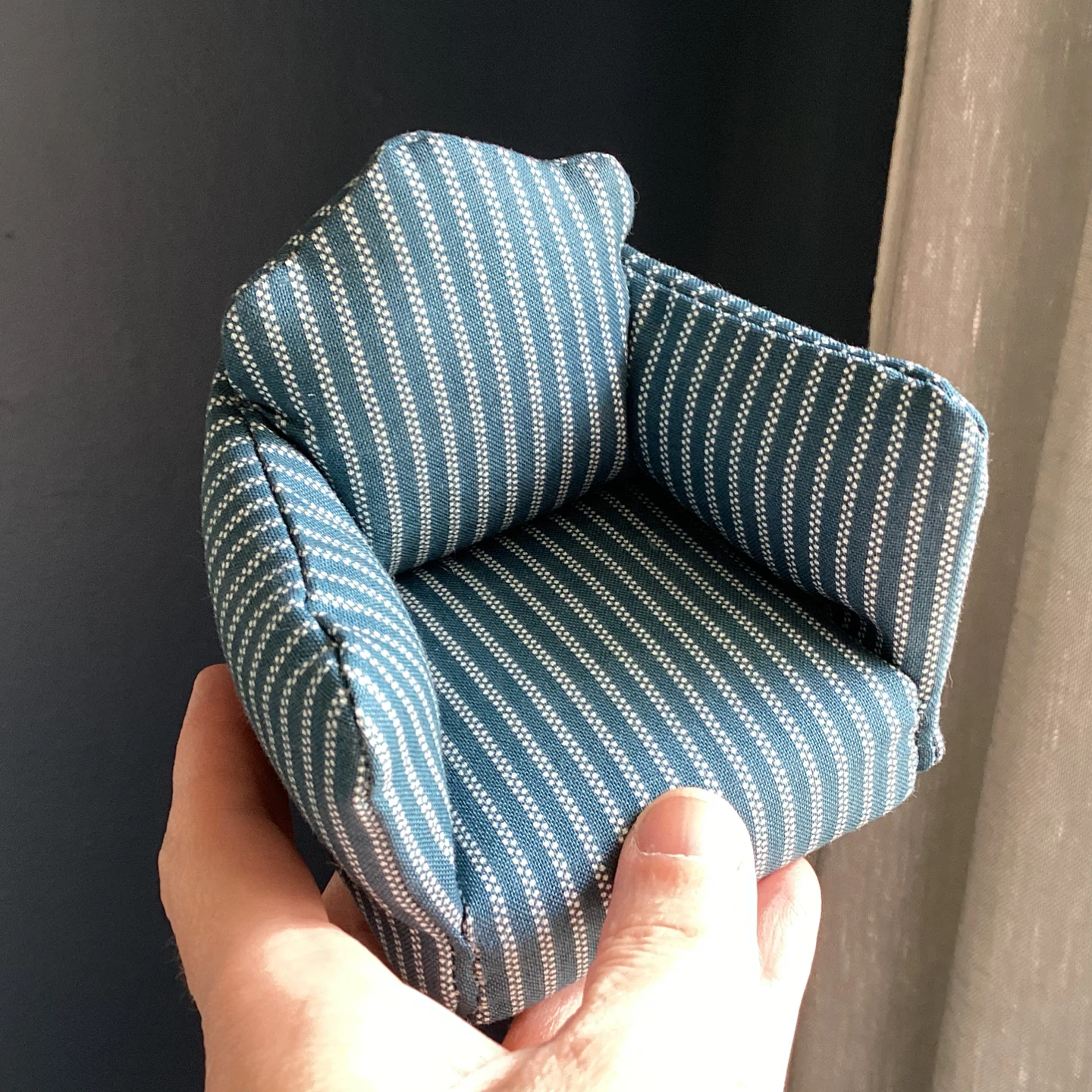 Dollhouse Armchair - photo 3