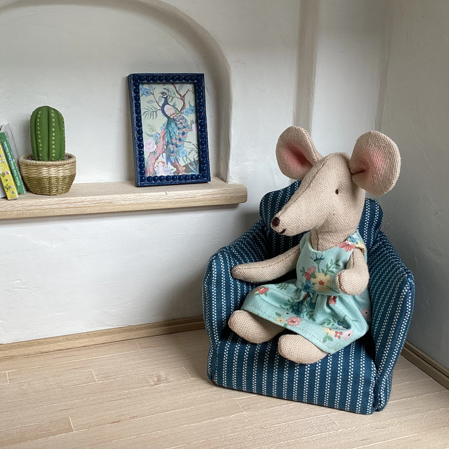Dollhouse Armchair - photo 2