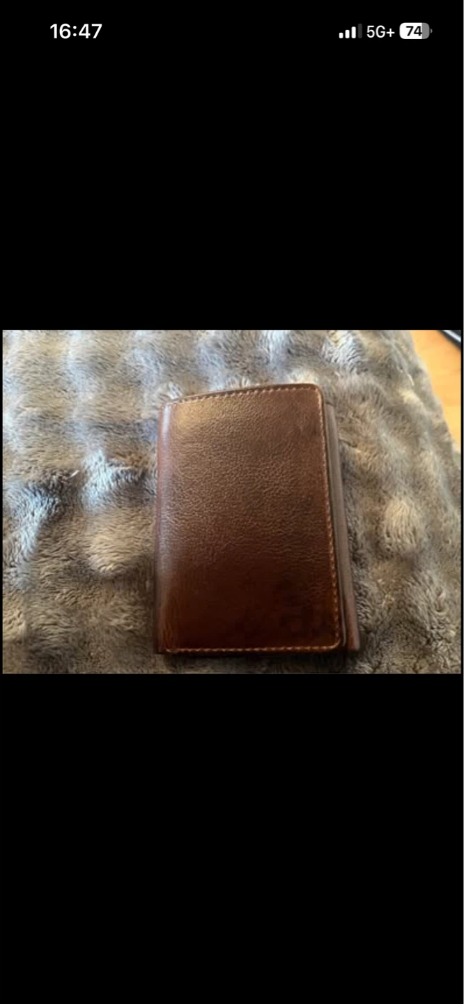 Trifold leather wallet