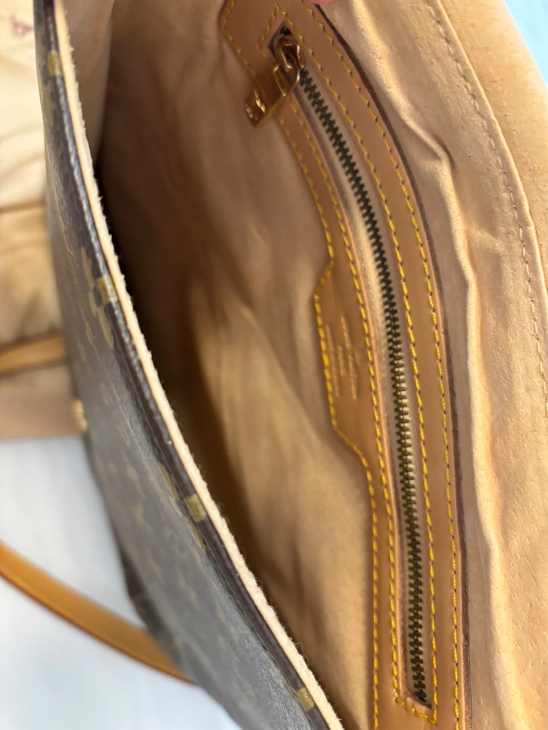 Louis Vuitton Monogram Shoulder Bag with Dust Bag - photo 4