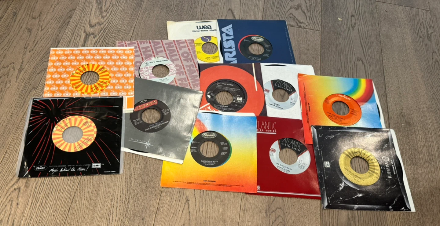 80 + Collection of 7-inch 45 RPM Vinyl Records - photo 3