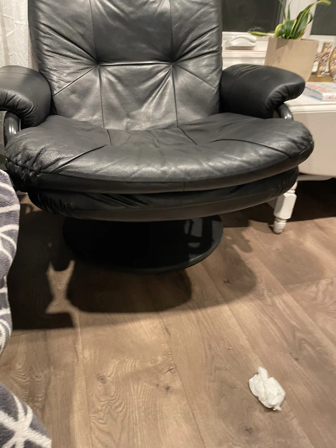 Black Leather swivel and rocking   Recliner Chair - photo 2