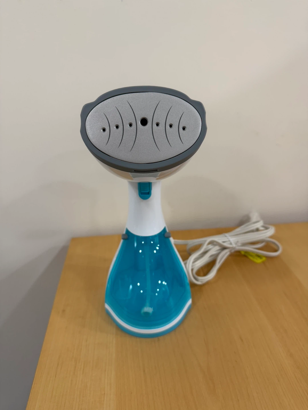 Handheld Fabric Steamer - photo 2