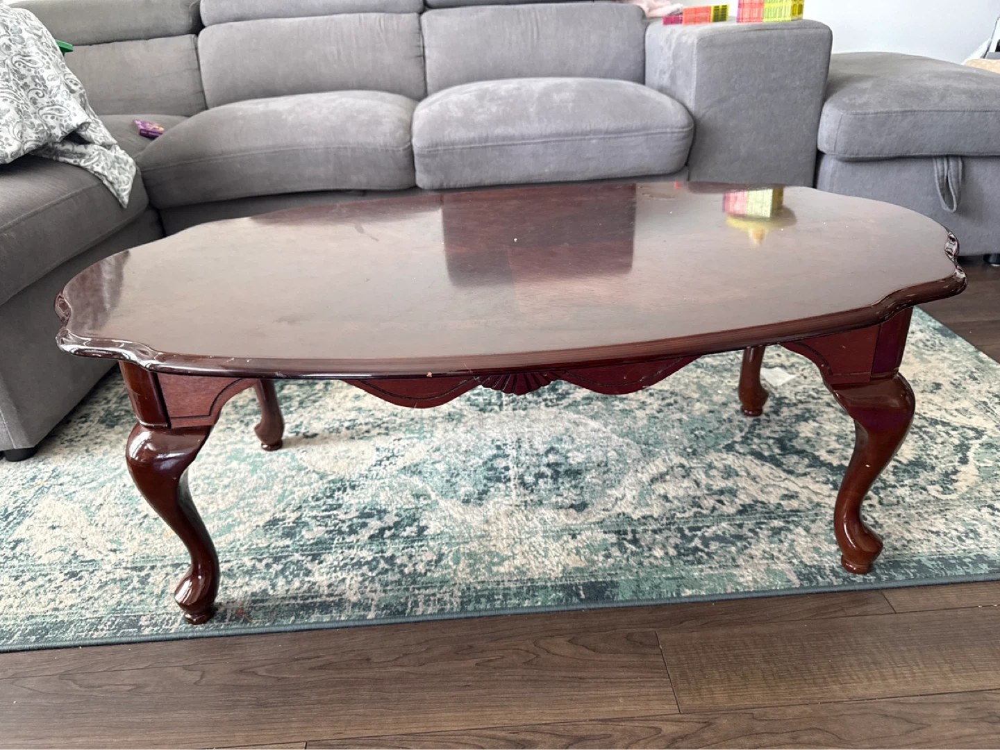 Dark Wood Oval Coffee Table with Scalloped Edges - photo 3