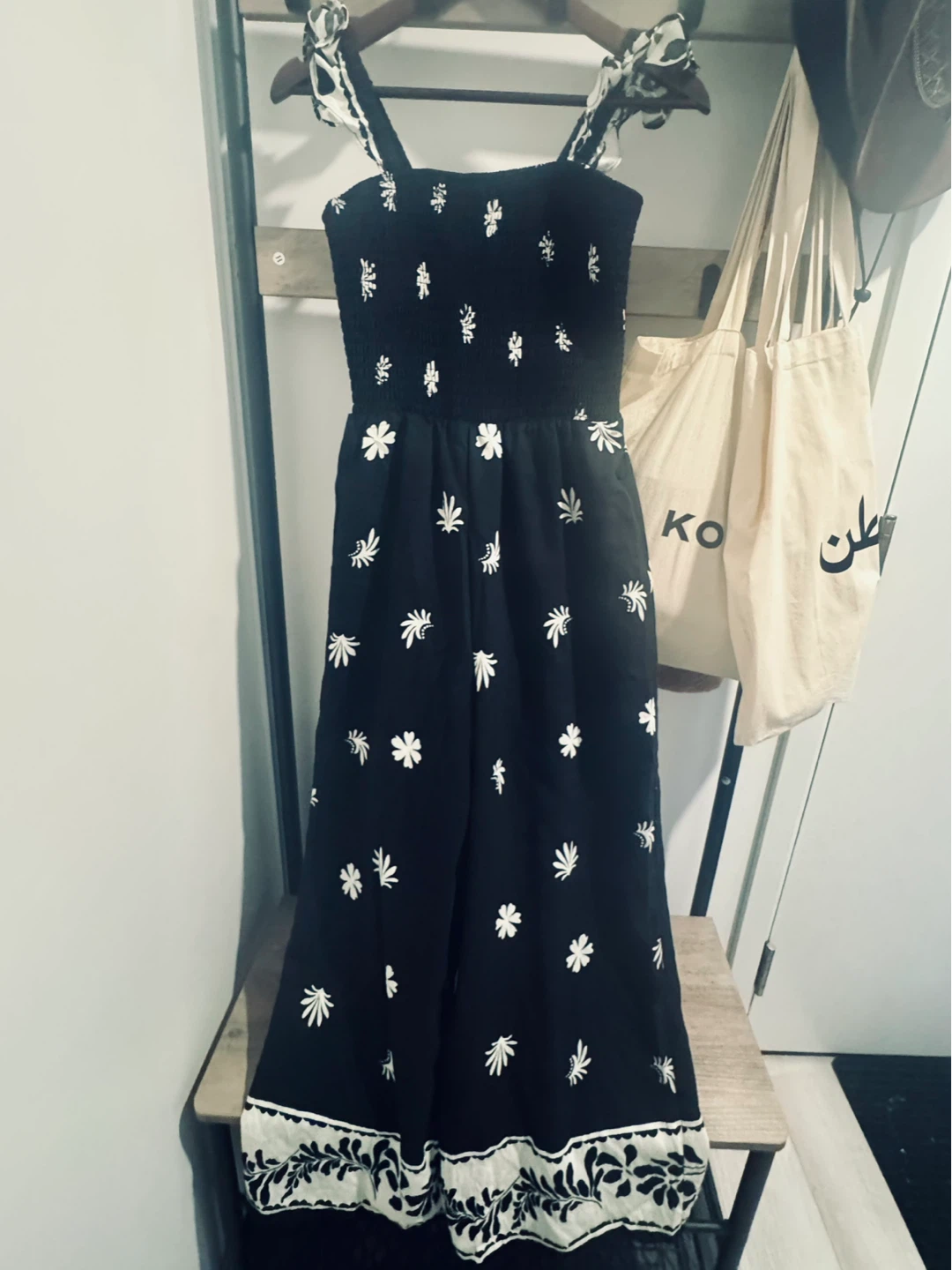 Black floral smocked jumpsuit - photo 3