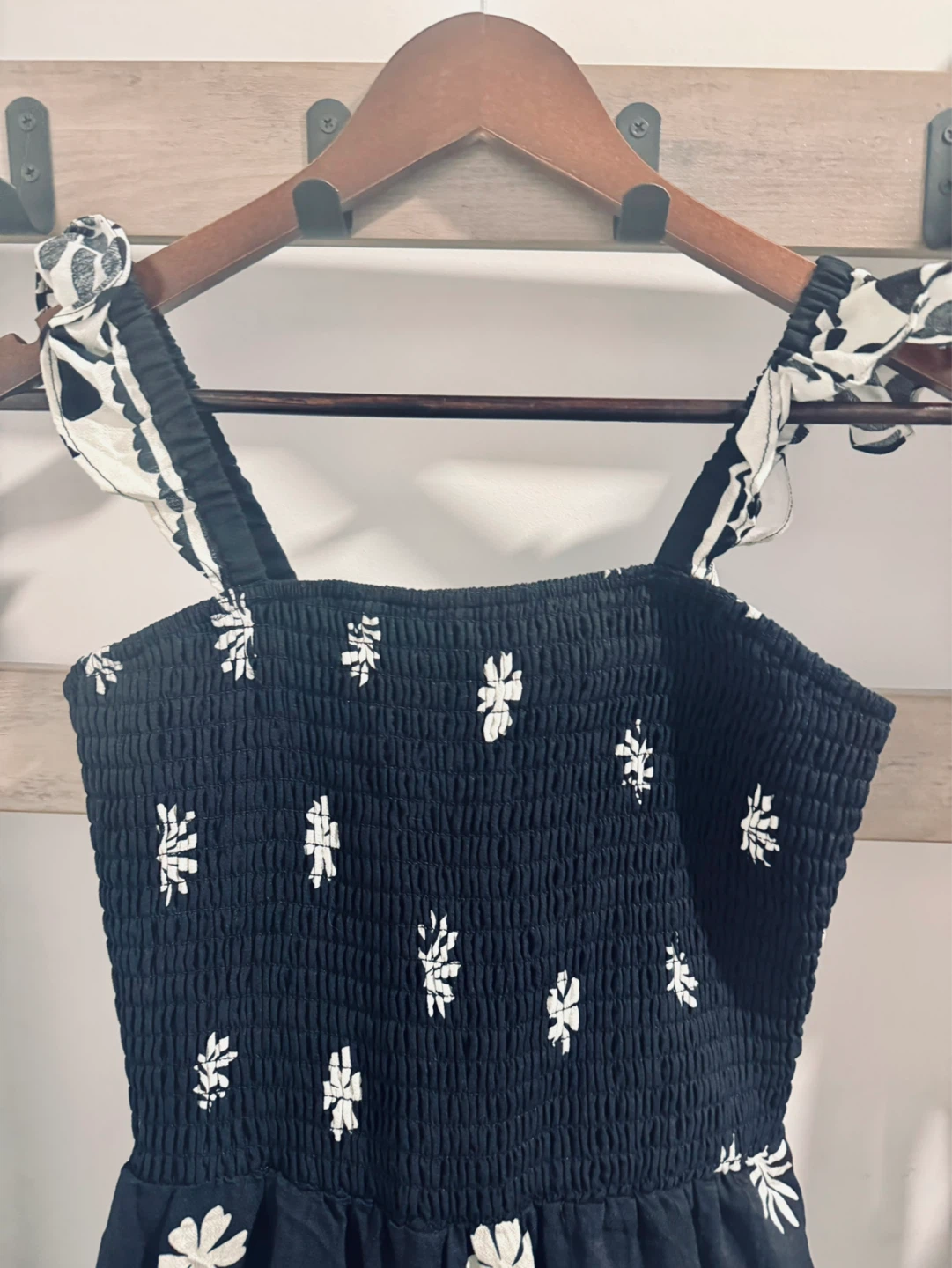 Black floral smocked jumpsuit - photo 4