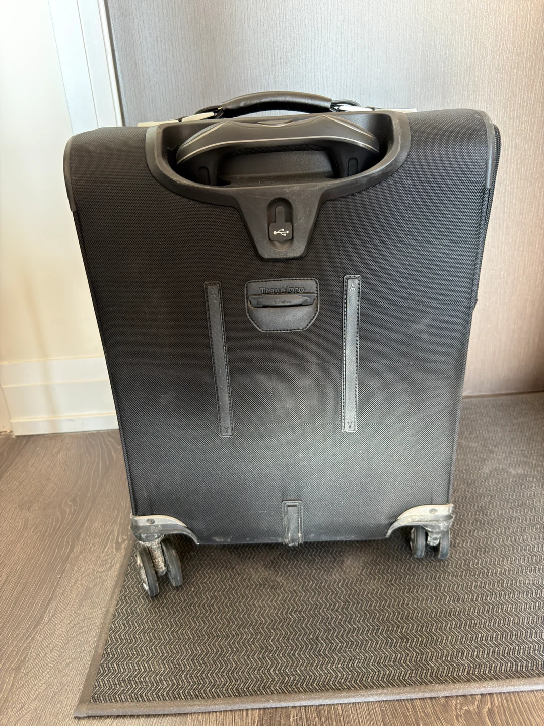 Travelpro Black Rolling Suitcase Luggage Carry On - photo 2