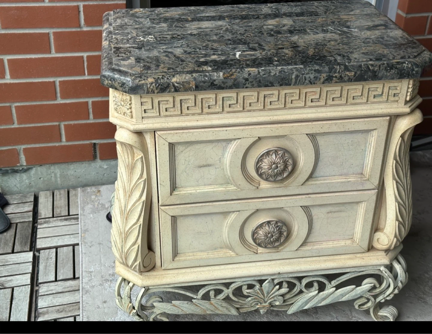 Ornate bedside table with marble top - photo 2