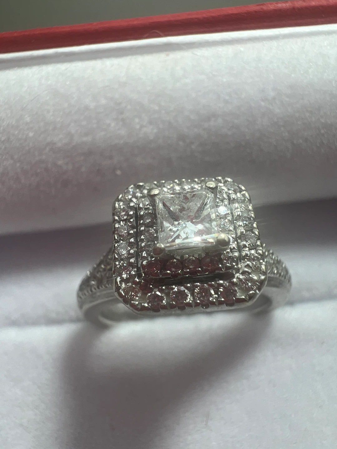 14 k Vera Wang Diamond Ring