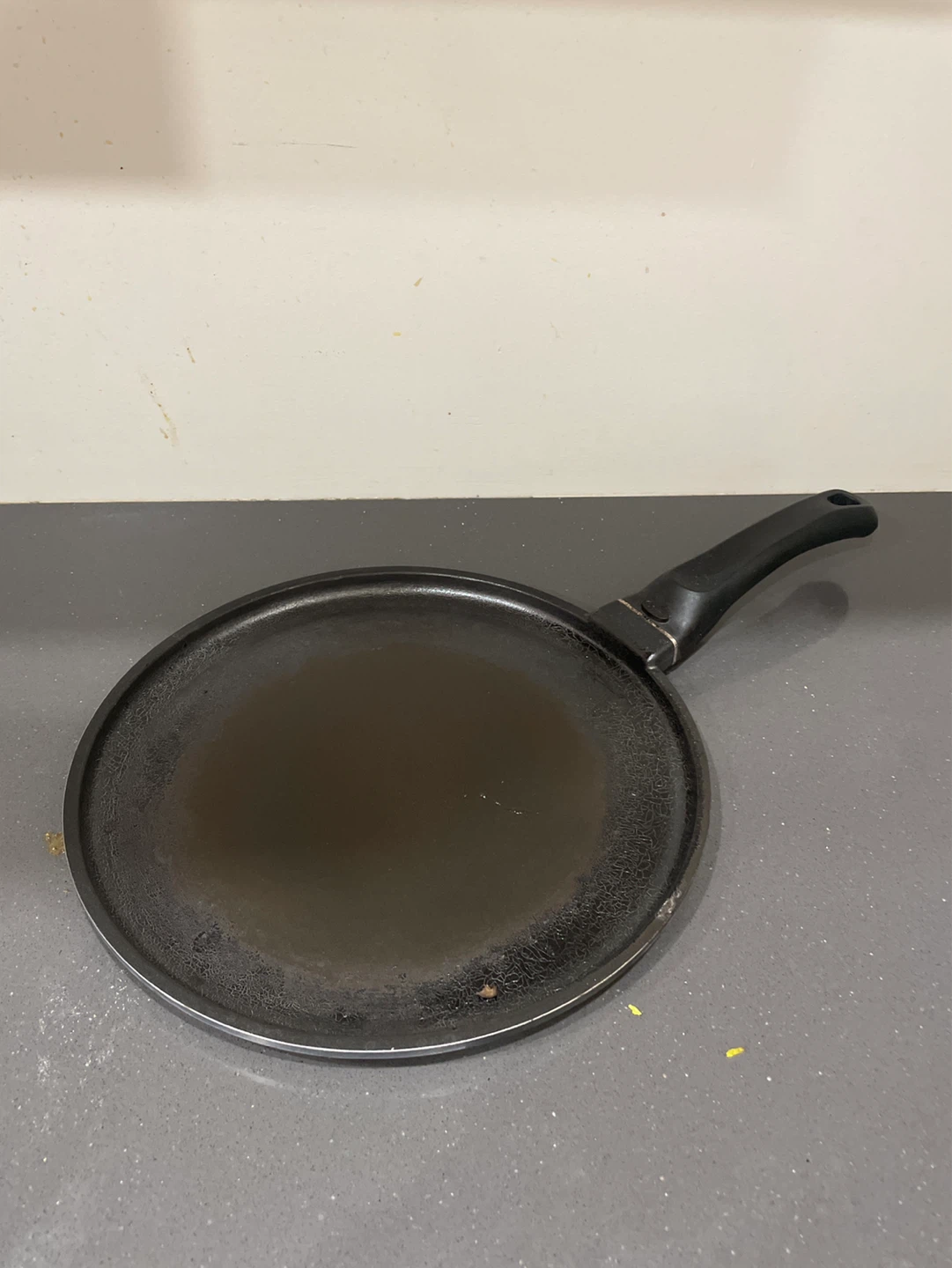 Black Crêpe Pan with Handle
