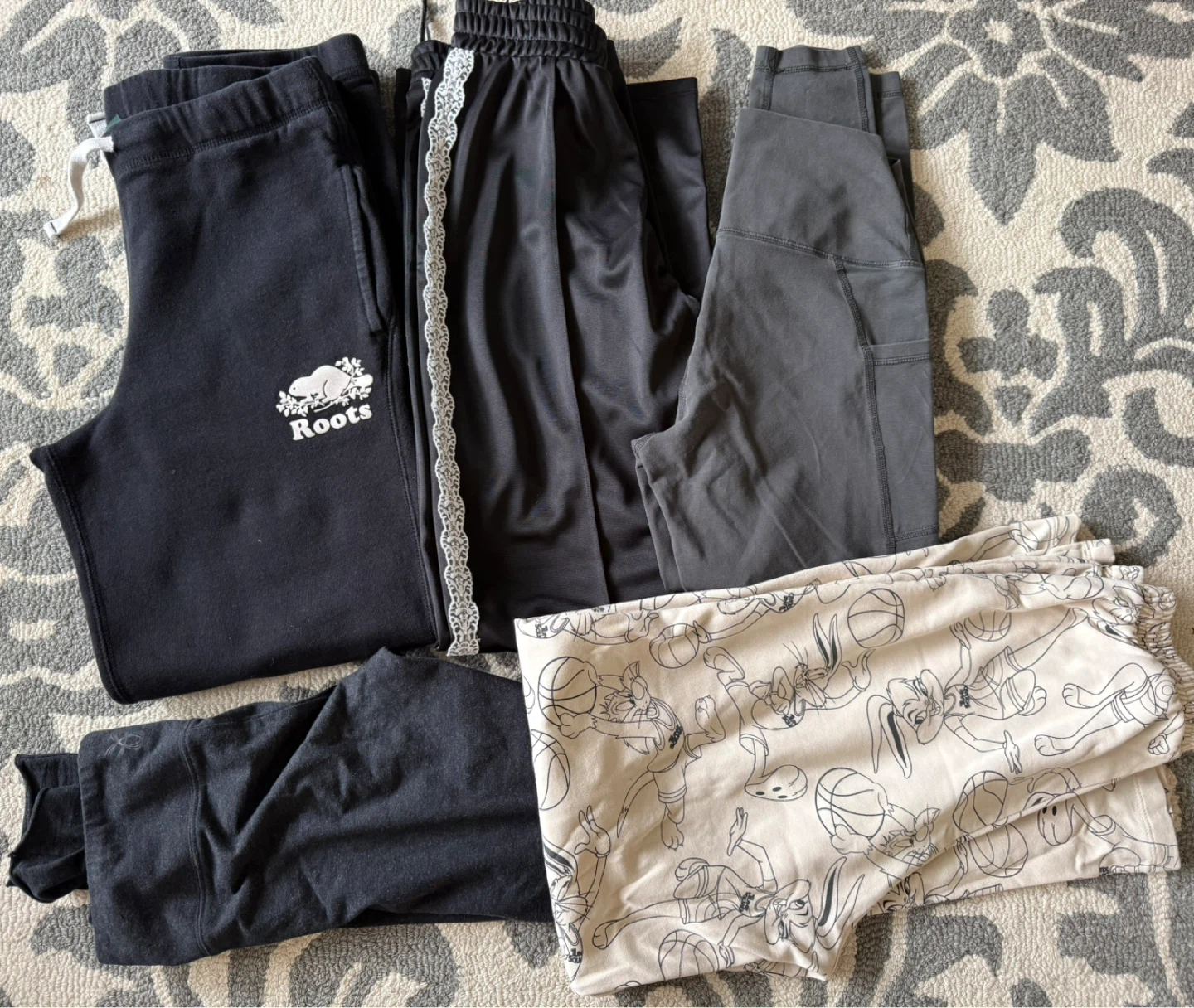Bundle of casual pants - size Xs-s