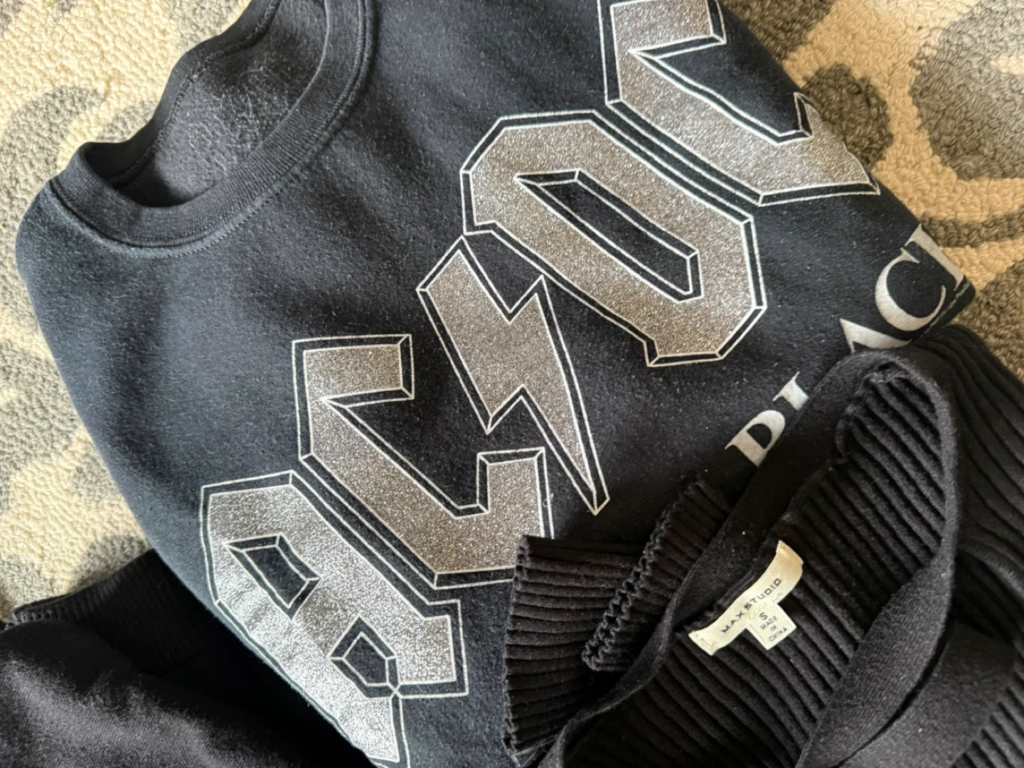 Bundle of sweatshirts  size s/m - photo 3