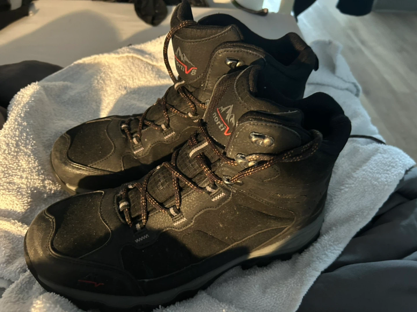 North V8 Hiking Boots - photo 2