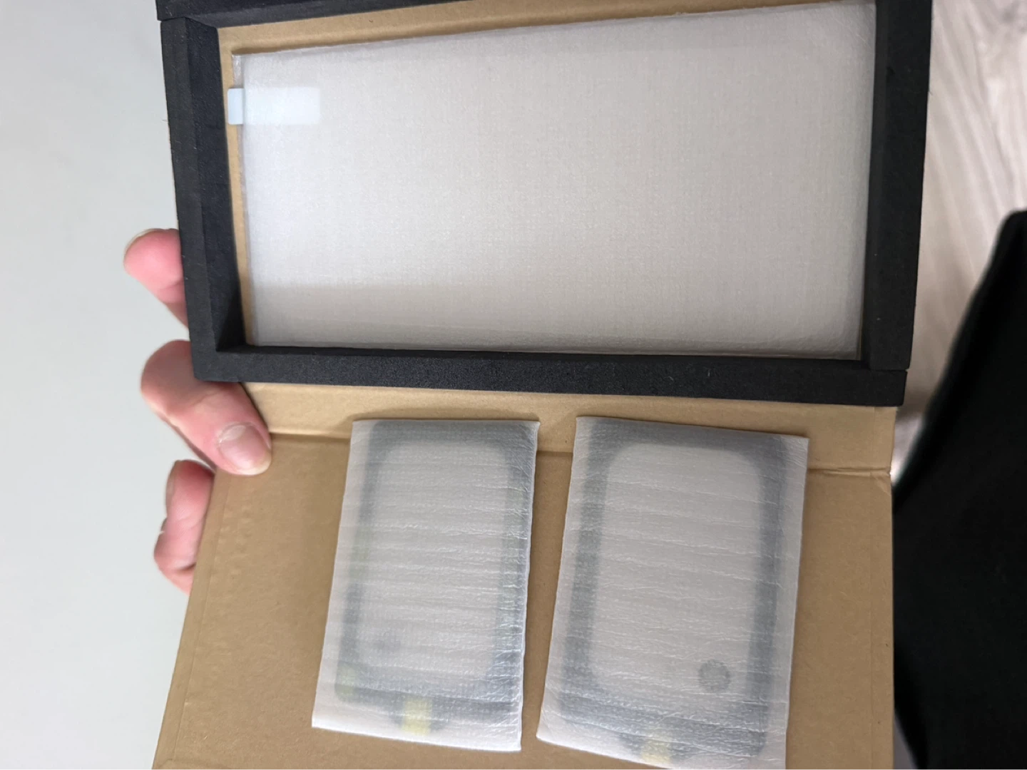 Tempered “glass” screen x1 and camera cover x2 - photo 2