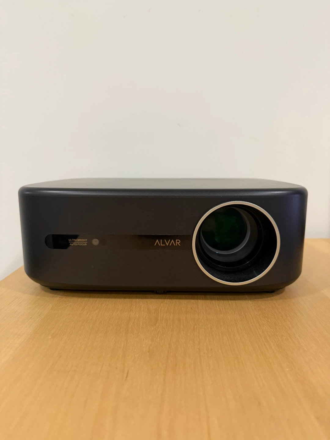 Alvar V800P Smart Projector