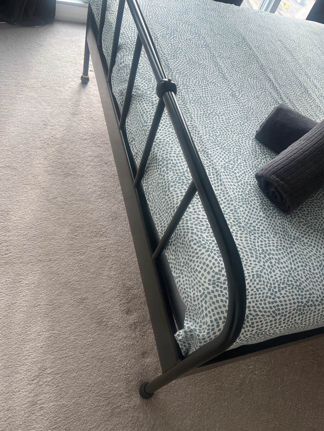 99/100 new queen bed and mattress Black Metal Bed Frame - photo 2
