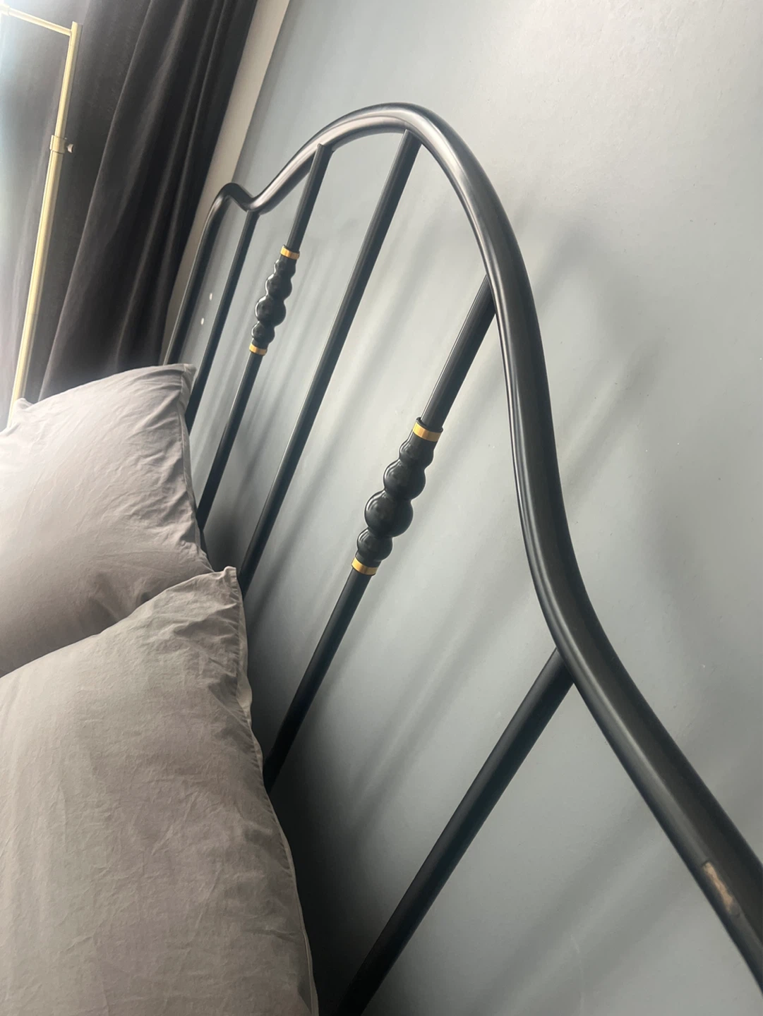 99/100 new queen bed and mattress Black Metal Bed Frame - photo 3