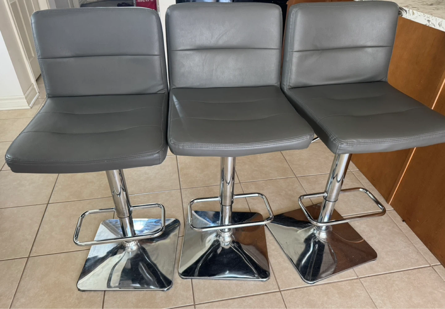 Round Drop Leaf Dining Table with Chairs