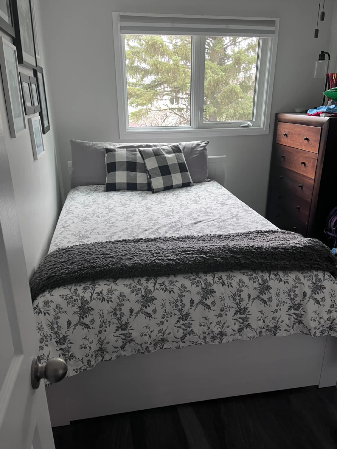 White double Bed Frame - photo 5