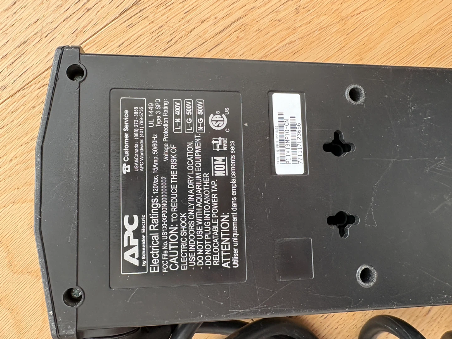 APC SurgeArrest Surge Protector Power Strip - photo 2
